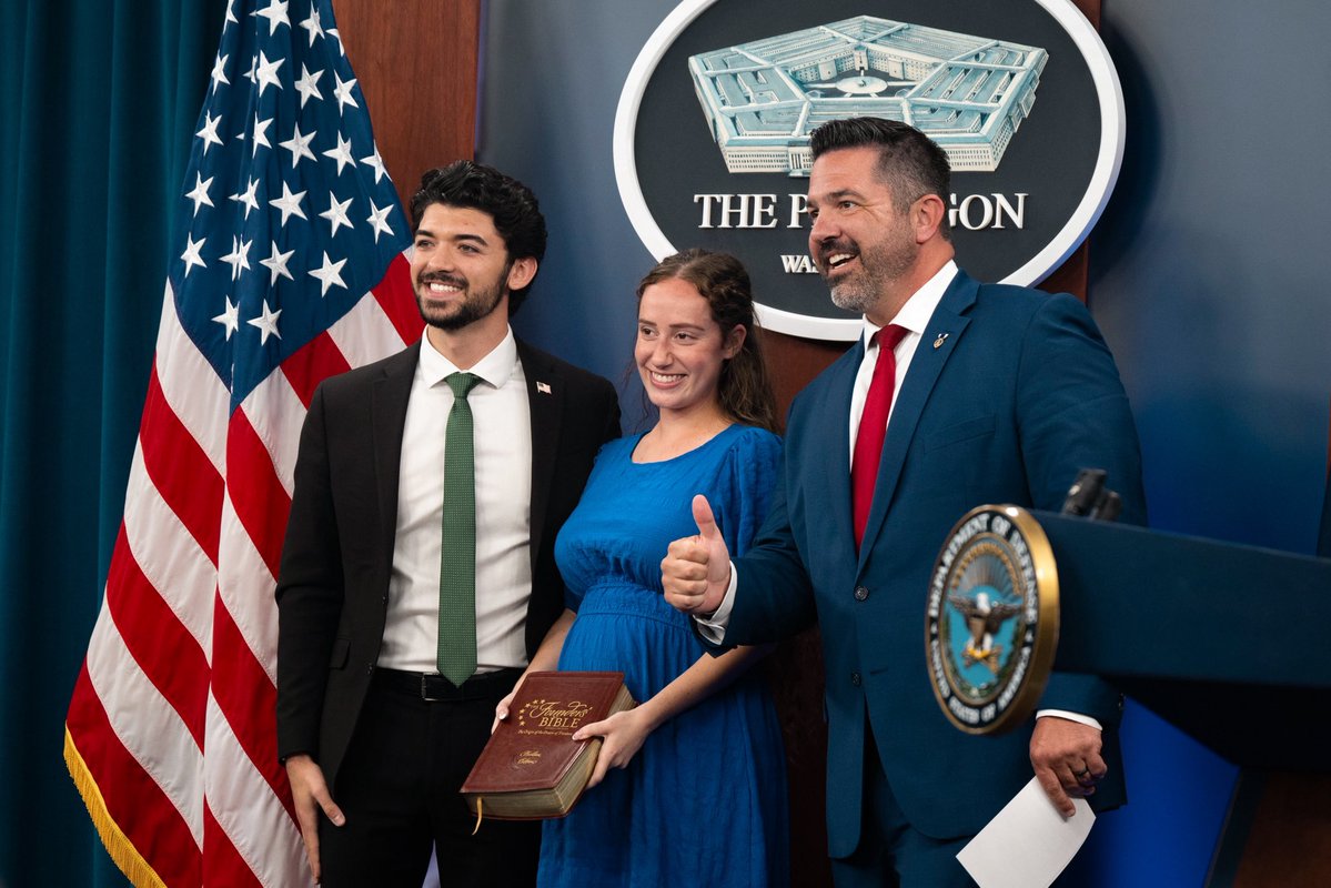 RoyceChamberlin's tweet image. Yesterday, I was ceremonially sworn in by @SeanParnellATSD as a political appointee!
I’m extremely thankful for this position and excited to help MAKE AMERICA GREAT AGAIN 🇺🇸