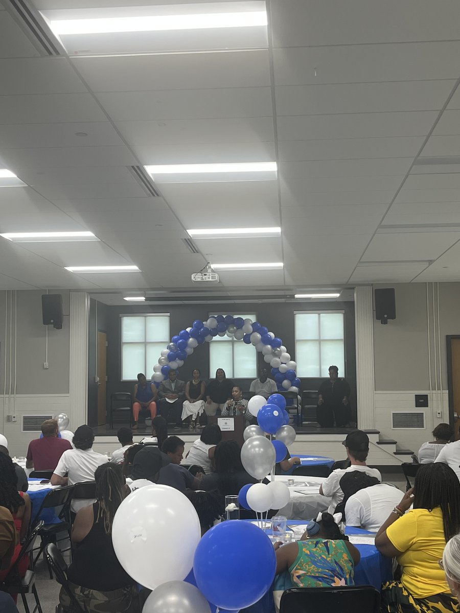 c3climate's tweet image. Huge shoutout to our friends at FLIPP Inc.! 🎉 We were thrilled to celebrate Cohort #2 of the FACER Project PAID Internship last Friday. It’s powerful to see #greenjobs creating real opportunity and climate progress in our community. 💼🌱 flippinc.org #GreenJobs