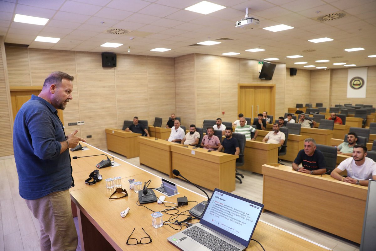 Odamız ve Diyarbakır  Büyükşehir Belediyesi arasında düzenlenen protokol kapsamında kentte görev yapan özel halk otobüsü şoförlerine yönelik güvenli, defansif (savunmaya dayalı) ve ileri sürüş teknikleri eğitimi verildi.