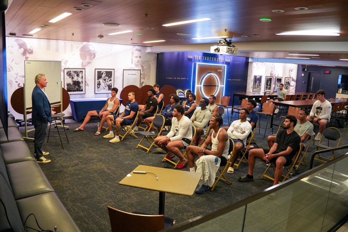 Thanks to Michael Bapis from Rockefeller Capital Management for an insightful session with our team on financial literacy and the evolving landscape of NIL. #RaiseHigh