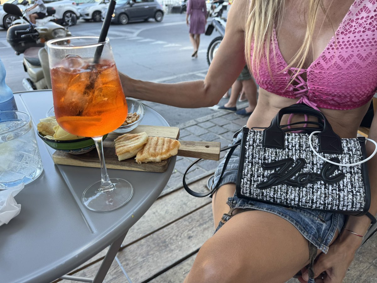 Hoy aperitivos con Apperol Spritz y helado de basílico (Albahaca) 😱 La primera vez que lo veo y pruebo y está increíble 😍💃🏼