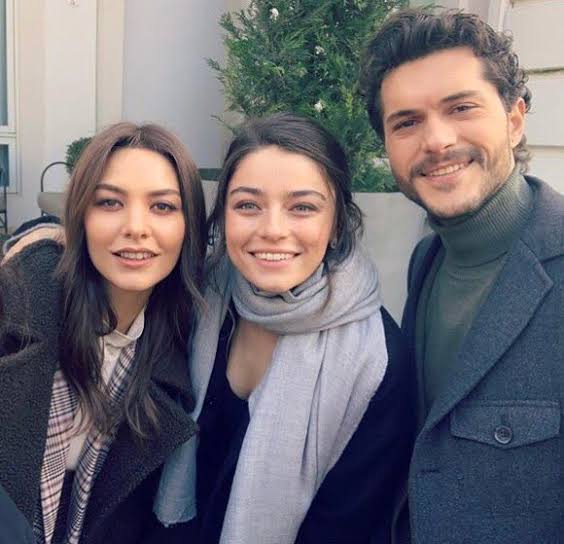 varoluscugul's tweet photo. renkler vardı gülfem 
sesler şarkılar vardı https://t.co/4JuTj4VfiI