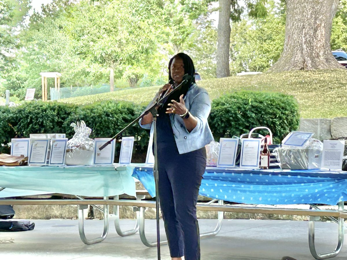 KansasDems's tweet image. Thank you to the @jcdwks for inviting the Chair to come speak at their FLIP IT BLUE event and fundraiser over the weekend.
What a great turnout seeing democrats together enjoying the day out at the park!