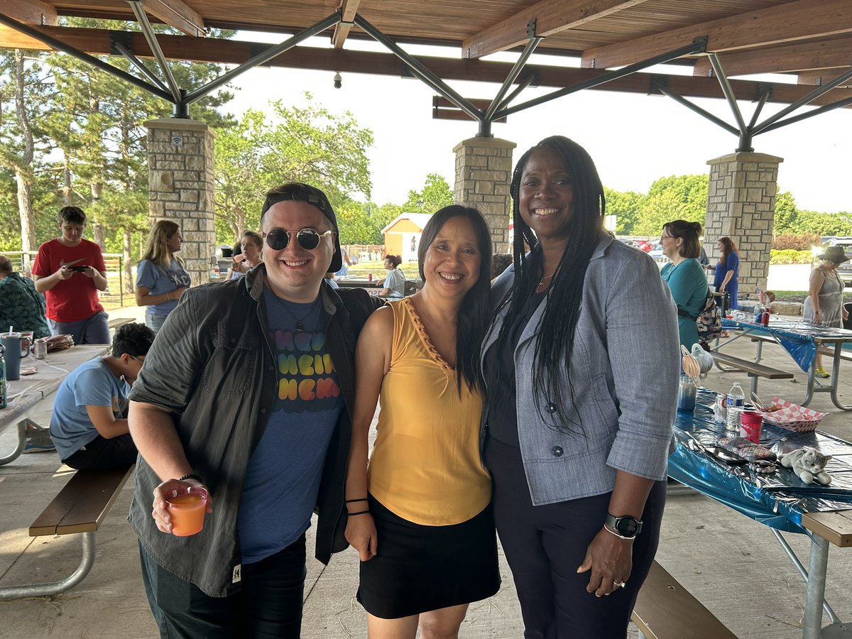 KansasDems's tweet image. Thank you to the @jcdwks for inviting the Chair to come speak at their FLIP IT BLUE event and fundraiser over the weekend.
What a great turnout seeing democrats together enjoying the day out at the park!