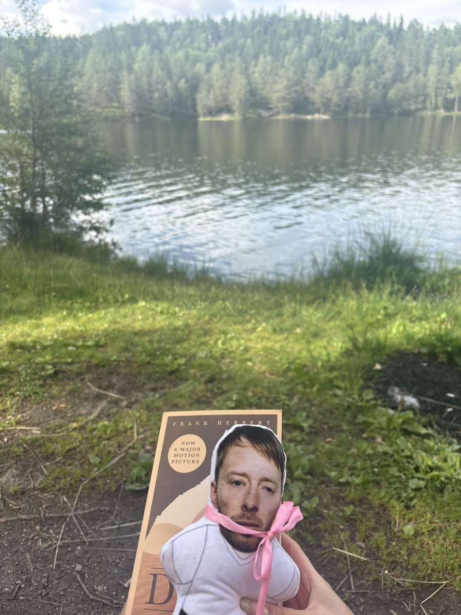 gortgurl's tweet image. yayaya I love radiohead I love thom I love fantasy fiction and I love hiking and swimming perfect day