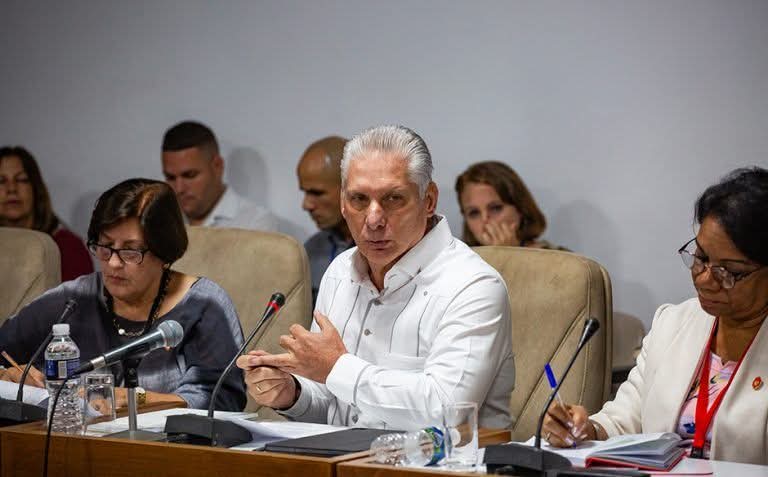 Dr. Roberto Morales Ojeda (@drrobertomojeda) on Twitter photo Nunca estaremos de espalda a los problemas del pueblo. Como dijo <a href="/DiazCanelB/">Miguel Díaz-Canel Bermúdez</a>, el primer paso para resolverlos, es reconocerlo. #UnidosXCuba Nunca estaremos de espalda a los problemas del pueblo. Como dijo <a href="/DiazCanelB/">Miguel Díaz-Canel Bermúdez</a>, el primer paso para resolverlos, es reconocerlo. #UnidosXCuba