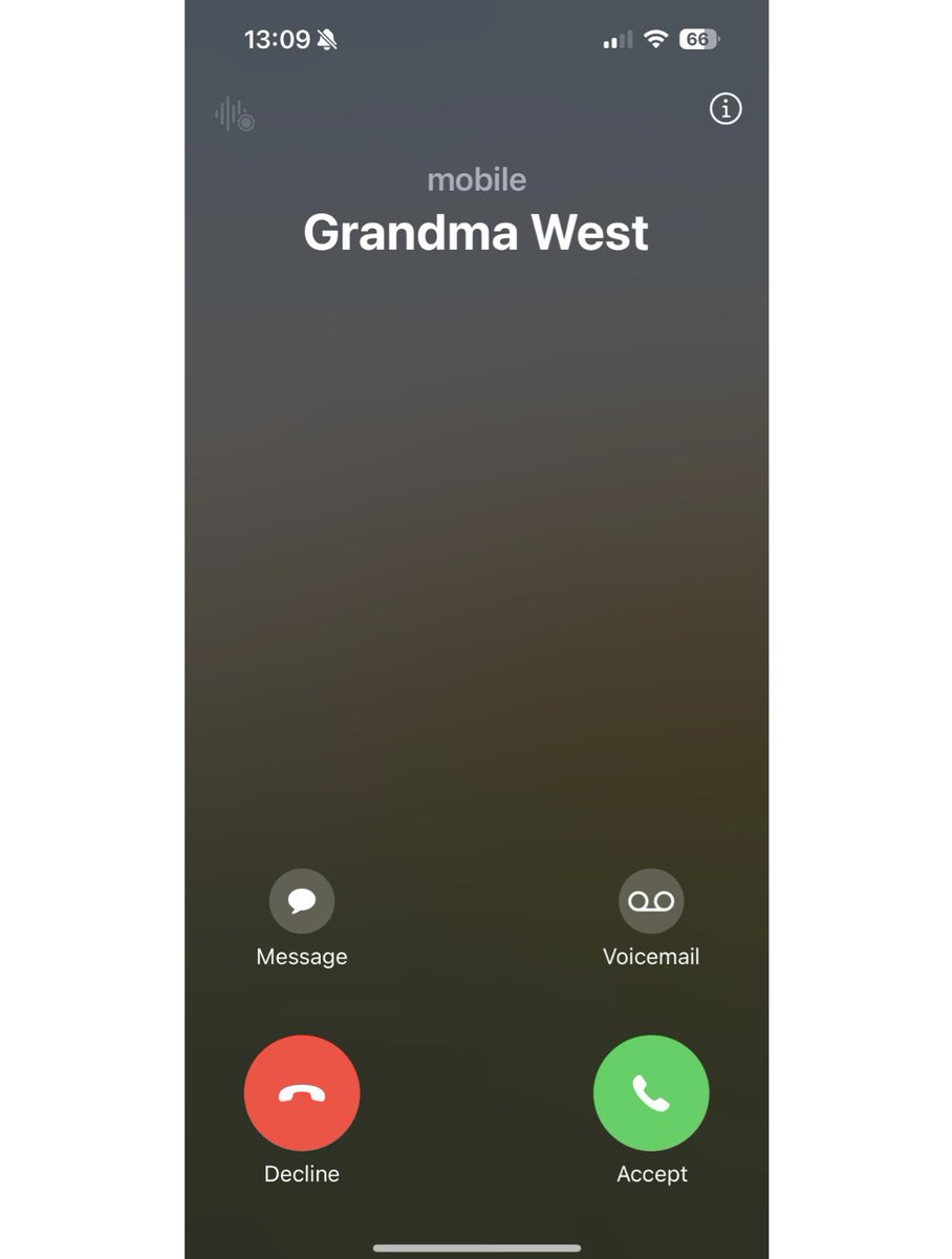 ElizabethOls0n's tweet image. My 90y old grandma just called asking how to buy Bitcoin (truth)