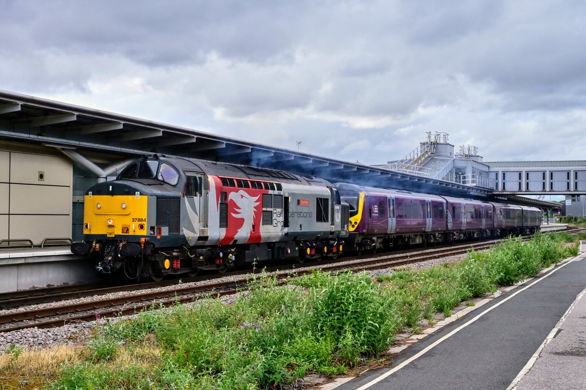 37884 'Cepheus' with 360116 in tow enters Derby where the loco runs around the unit and then departs on 5R62 Derby RTC to Kettering Stabling Sidings.