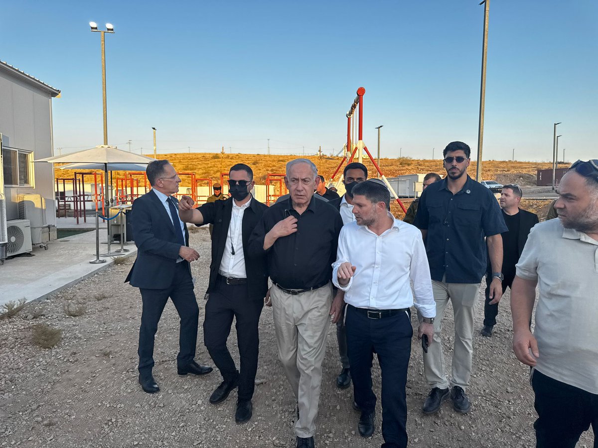 bezalelsm's tweet image. אנחנו נחושים להביא בעזרת השם לגיוס אלפים רבים של בני הציבור החרדי ומשוכנעים שזו הדרך לעשות את זה. יחד, בבניית אמון, ובתהליך נחוש ויסודי.
-
ביקרנו היום, ראש הממשלה בנימין נתניהו ואני, בבא״ח חטיבת חשמונאים, במחנה תבץ שבבקעת הירדן.
במהלך הביקור פגשנו את לוחמי החטיבה ושמענו…
