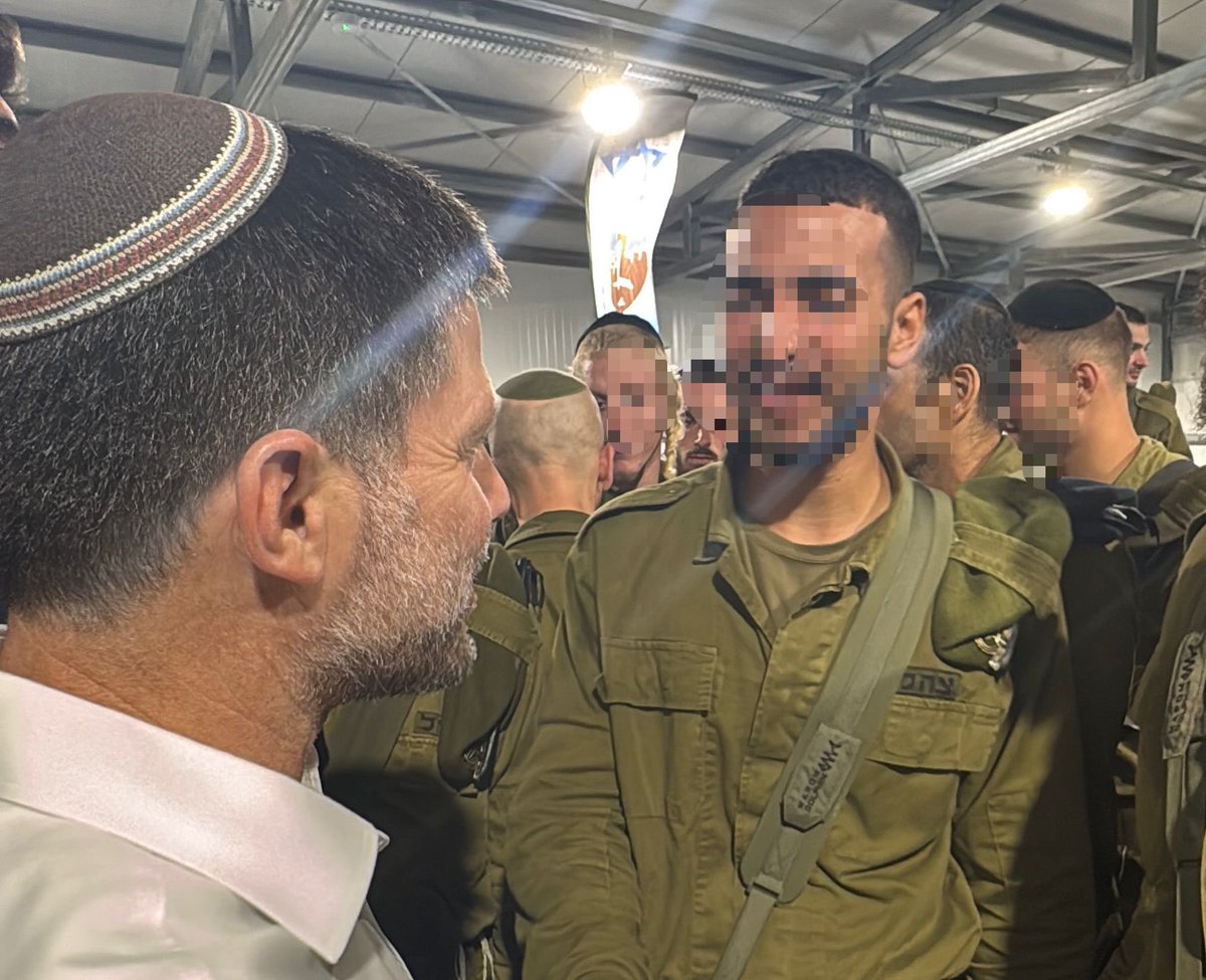 bezalelsm's tweet image. אנחנו נחושים להביא בעזרת השם לגיוס אלפים רבים של בני הציבור החרדי ומשוכנעים שזו הדרך לעשות את זה. יחד, בבניית אמון, ובתהליך נחוש ויסודי.
-
ביקרנו היום, ראש הממשלה בנימין נתניהו ואני, בבא״ח חטיבת חשמונאים, במחנה תבץ שבבקעת הירדן.
במהלך הביקור פגשנו את לוחמי החטיבה ושמענו…