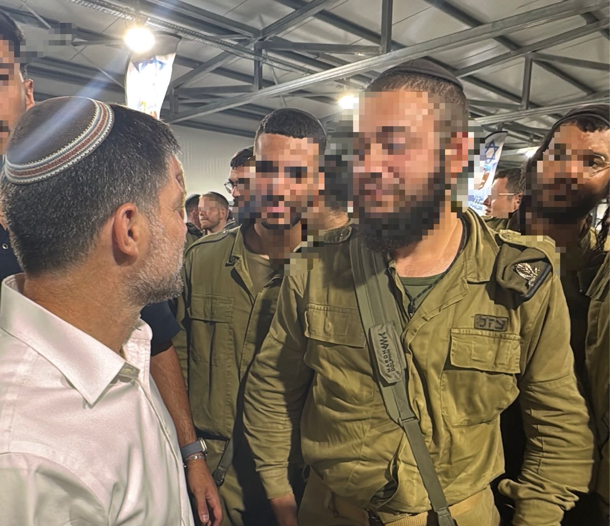 bezalelsm's tweet image. אנחנו נחושים להביא בעזרת השם לגיוס אלפים רבים של בני הציבור החרדי ומשוכנעים שזו הדרך לעשות את זה. יחד, בבניית אמון, ובתהליך נחוש ויסודי.
-
ביקרנו היום, ראש הממשלה בנימין נתניהו ואני, בבא״ח חטיבת חשמונאים, במחנה תבץ שבבקעת הירדן.
במהלך הביקור פגשנו את לוחמי החטיבה ושמענו…