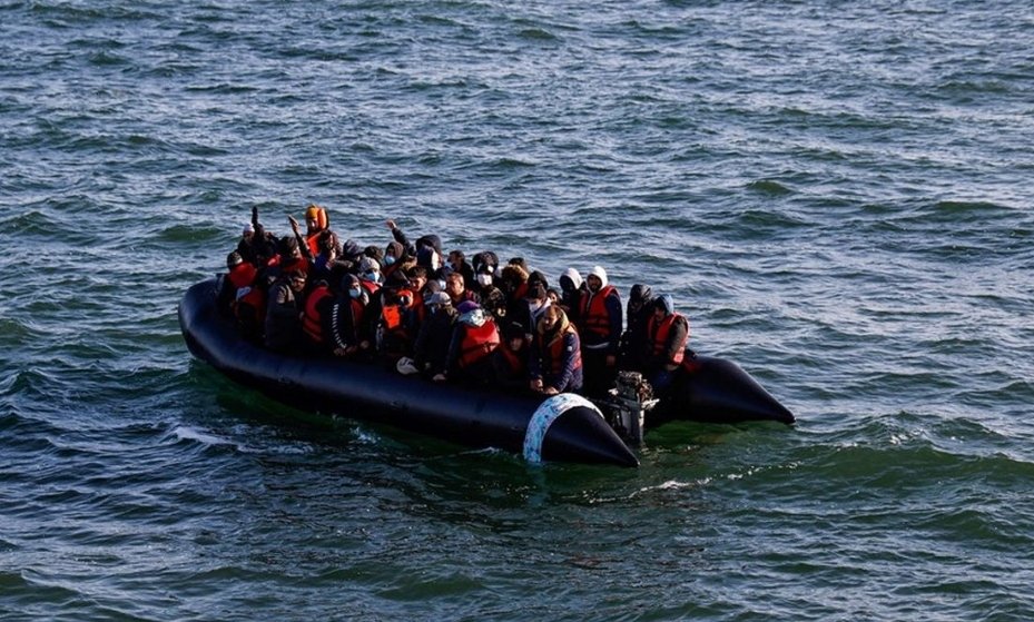 Supprimez l'AME, pas Pâques.
Supprimez les milliards de subventions aux associations pro migrants.. pas le 8 mai.
On fait la poche des français.. mais ça maintient une politique migratoire TRÈS généreuse.
#hdpros2 #budget2026 #Bayrou