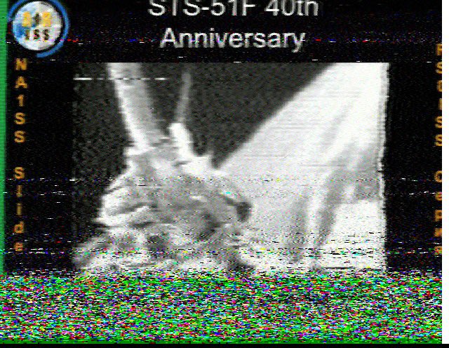 Recepción de #SSTV desde la ISS a su paso hace unos minutos por IN80 desde un walky con OpenGD77 y un móvil, pero hoy no ha pillado bien la transmisión como ayer y la parte final de la foto se ha perdido…