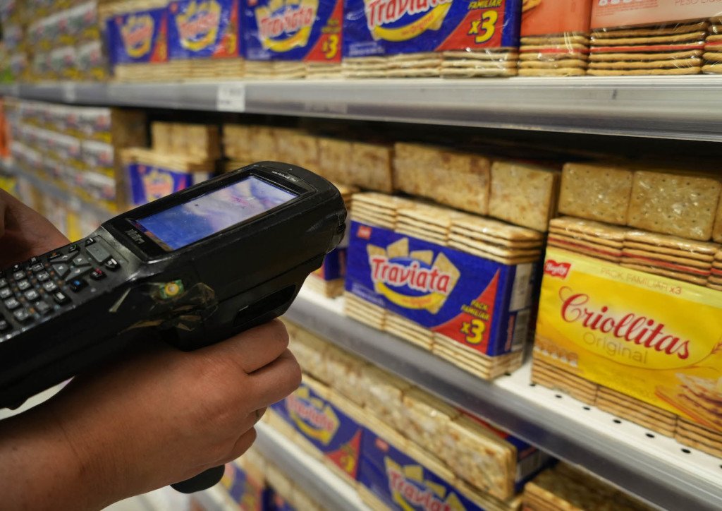 Advierten que el salto del dólar ya se está trasladando a los precios de los alimentos
Me pregunto entonces para qué sirve tanto ajuste 
Una Salud  insuficiente, una educación deficiente y jornales magros , todo para nada.