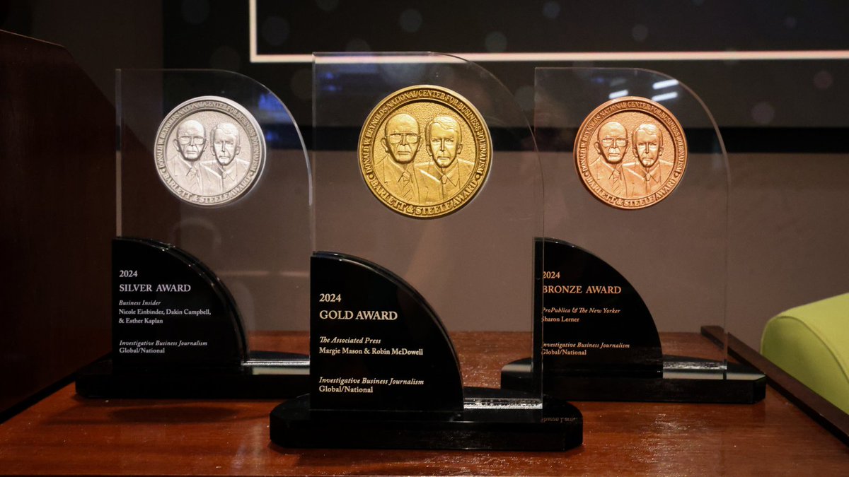 BizJournalism's tweet image. AWARD ENTRIES ARE OPEN UNTIL JULY 31
Visit our website for more info, plus interviews with past winners including:
🥇@MargieMasonAP @robinmcdowell @AP
🥈@NicoleEinbinder @dakincampbell @BusinessInsider
🥉Sharon Lerner @propublica
businessjournalism.org/awards/