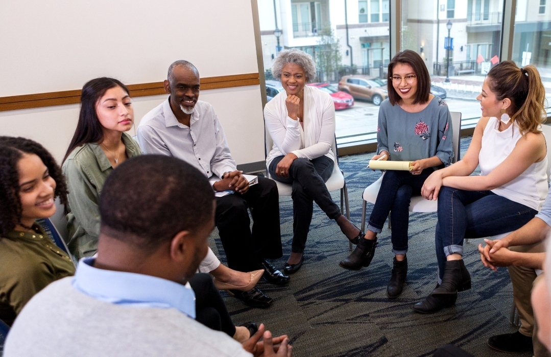 LUNGFORCE's tweet image. .@LungAssociation’s Lung Cancer Support Group Facilitator training program aims to prepare interested facilitators with knowledge and tools needed to host and lead monthly support group meetings for #lungcancer survivors and caregivers. Learn more at: on.lung.org/4biUAcm