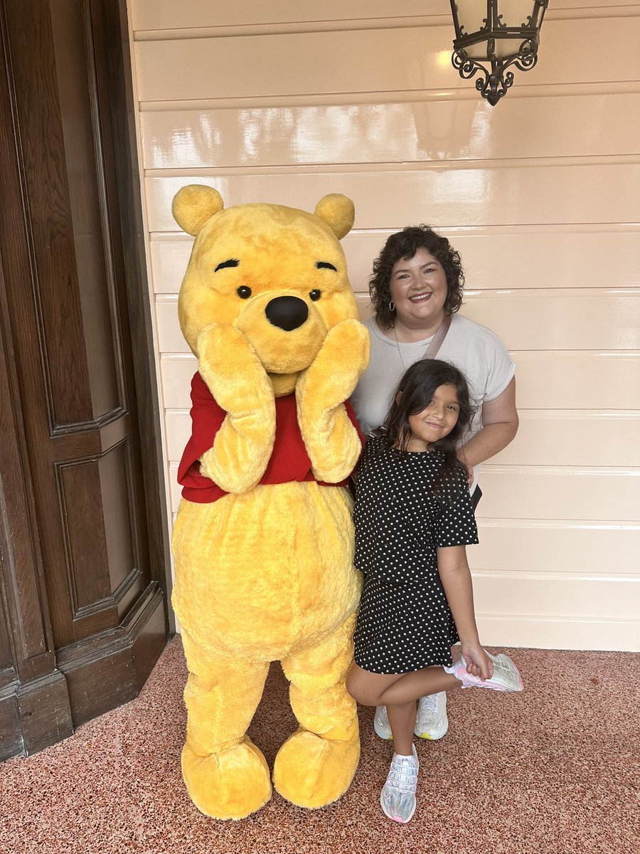 JessicaEMiranda's tweet image. JD and I are from the same county in Ohio—but only one of us got booed at Disneyland. I got a hug from Winnie the Pooh 🍯. That’s the difference between a public servant and a public embarrassment. 😎