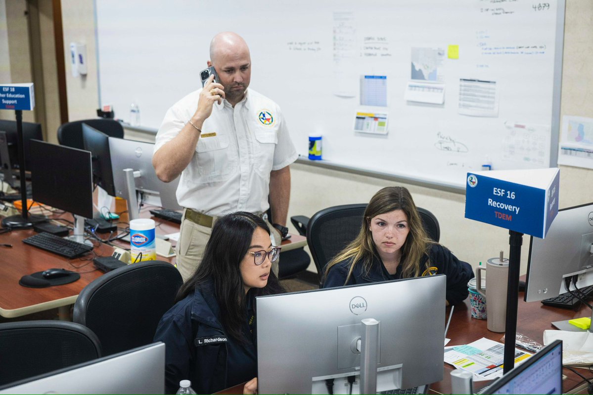 TDEMPortavoz1's tweet image. TDEM y nuestros socios estatales continúan trabajando las 24 horas para apoyar a las autoridades locales en las áreas afectadas por las inundaciones.
El Centro Estatal de Operaciones de Emergencia de Texas continúa en operaciones las 24 horas del día.
#FuerzaTexas #EquipoTexas