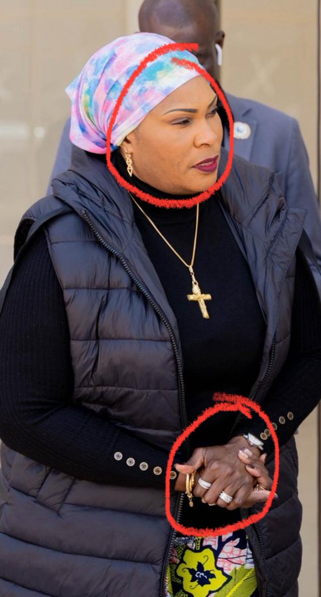 Mais 😃😃😃😃😃😃😃😃😃😃😃😃😃😃😃😃😃😃😃😃😃😃
Le ministre de sport à l'extérieur du pays la face , à l'intérieur du pays les mains 💔💔💔💔💔💔💔💔