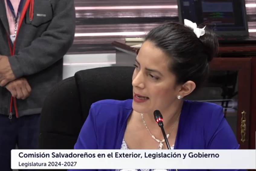 EugeniaVelsquez's tweet photo. Dip. @ClaudiaOrtizSV pide en @AsambleaSV q antes de trasladar un inmueble del Estado para el @CIFCOSV en la finca El Espino, debe valorarse el impacto. Pide q al @MedioAmbienteSV un estudio de impacto ambiental y al @COAMSS_OPAMSS un estudio del impacto vehicular en la zona. https://t.co/fqCQKonnow