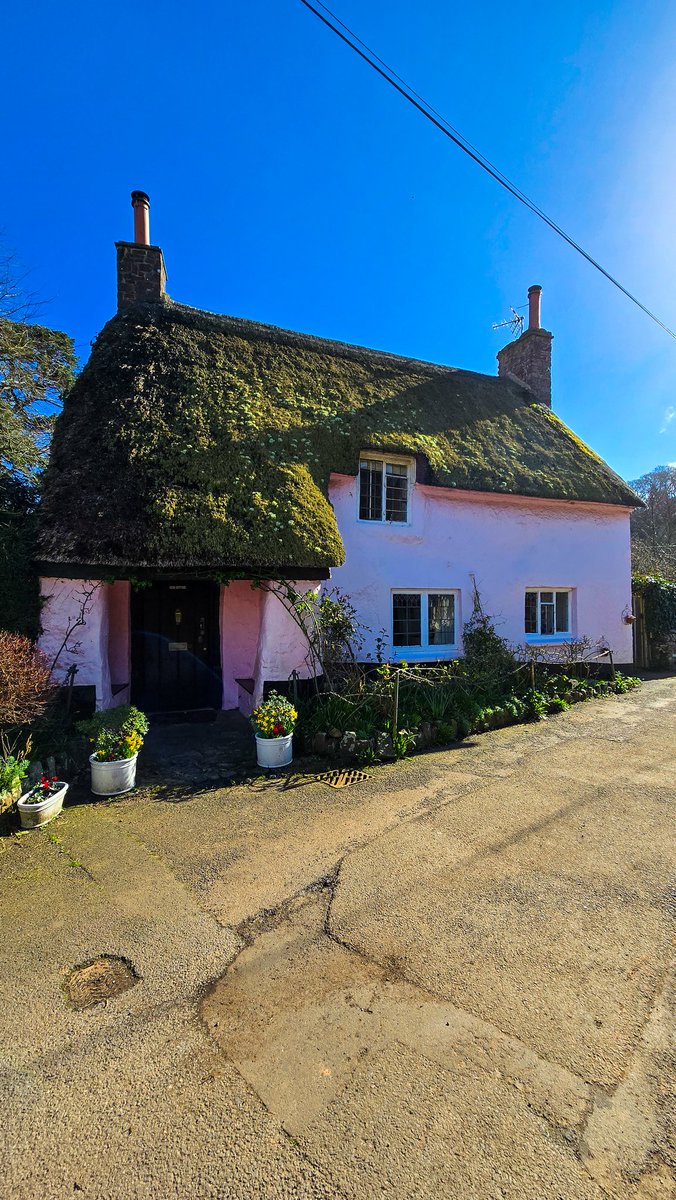 Dunster_Info's tweet image. Rose Cottage in Dunster is full of charm and character — a timeless gem in a timeless place. 🌹🏡
#Dunster #DunsterVillage #DunsterInfo