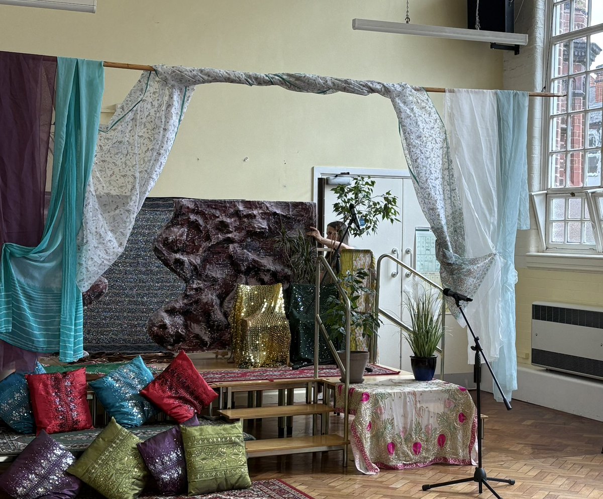 PhilpotSharron's tweet image. Thankyou Whitehall Nursery &amp;amp; Infants for inviting me to see your Y2 ‘Arabian Nights’ production. What super talented pupils we have, I loved it! Also wonderful to see our newest school embracing our @VicAcademies #Values.