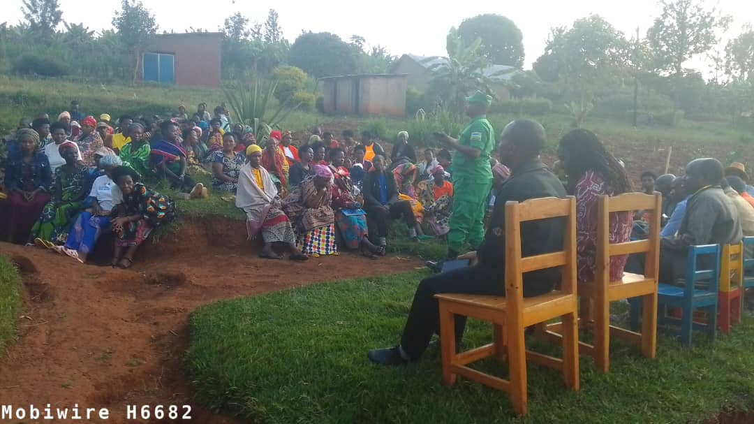 #Gikomero Uyu munsi, mu tugari twose tugize uy'Umurenge habaye  #IntekozAbaturage. Ku rwego rw' Umurenge yateraniye mu kagari ka #Gasagara , haganirwa isuku, Umutekano, Ubwisungane mu kwivuza, Intore mu biruhuko,  Umuganura ...
