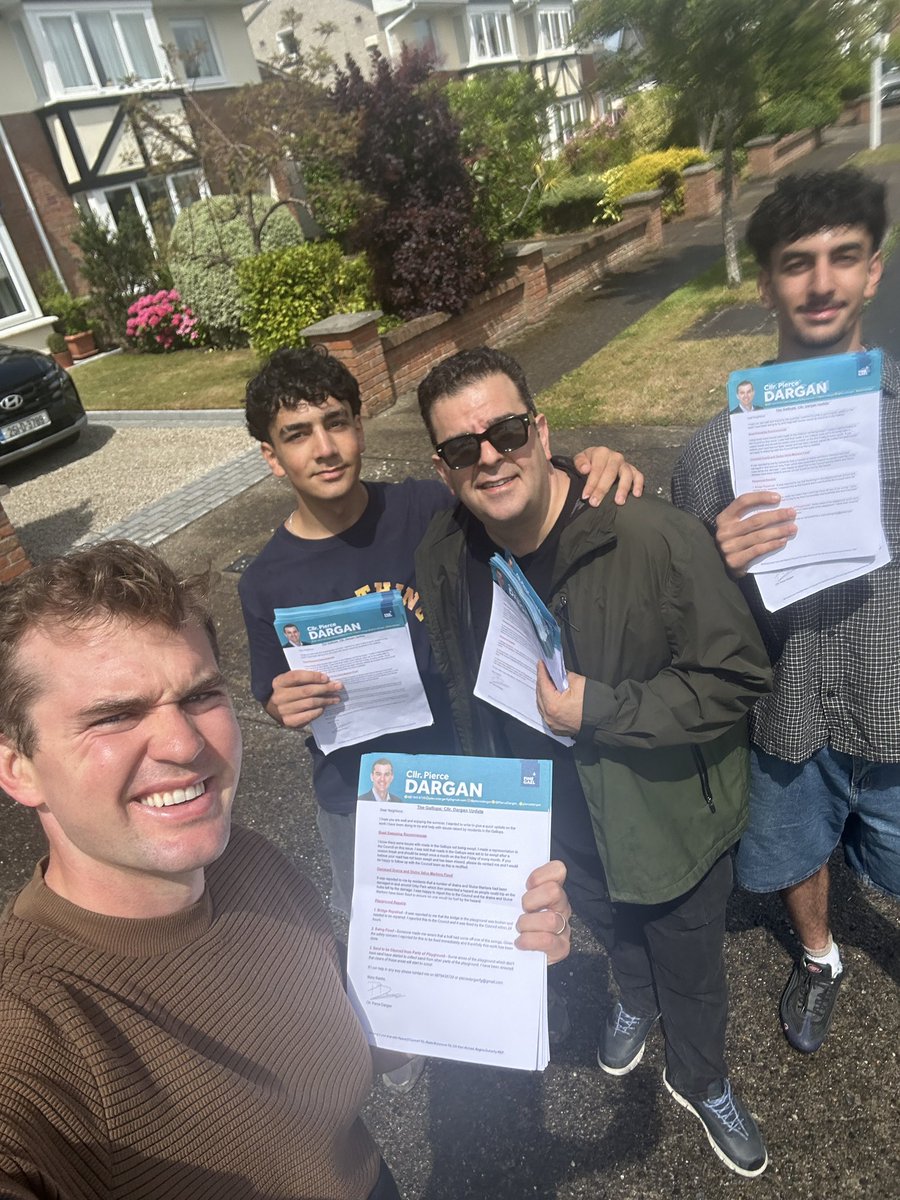 Thank you to Nima, Iliya and Armia for joining me in the Gallops today to drop my local update letter. I really appreciate the support especially given the intermittent showers 📑🌧️ 

#Local #Letter #Update