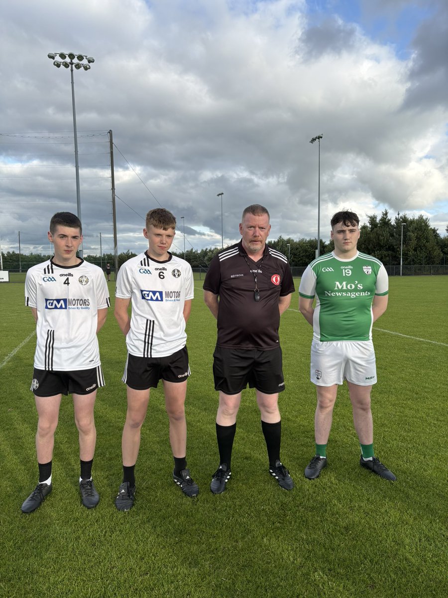 TyroneGAALive's tweet image. Fintona and Omagh Team Captains with Referee Seamus Gallagher