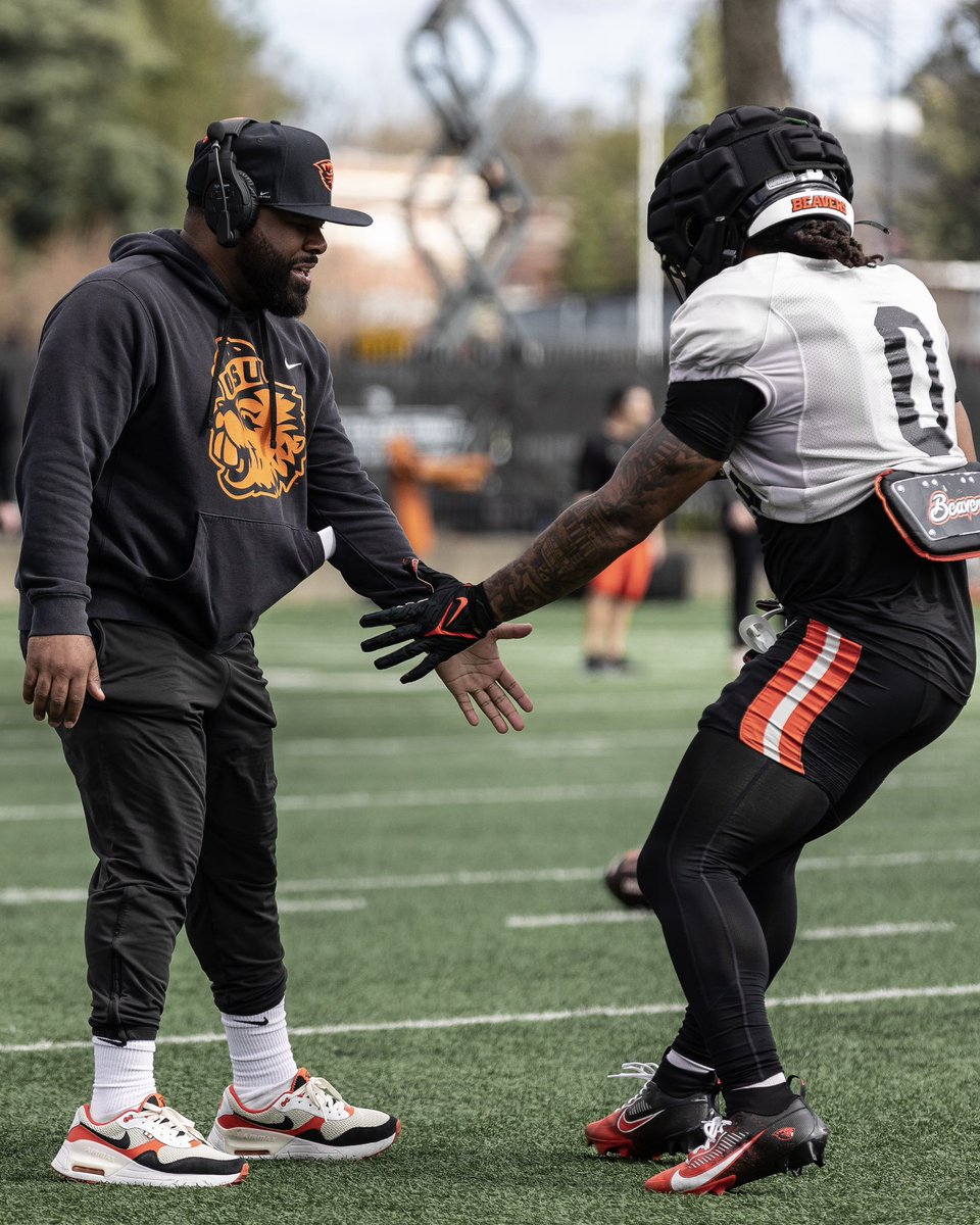 BeaverFootball's tweet image. happy birthday, coach Pickering! 🎂