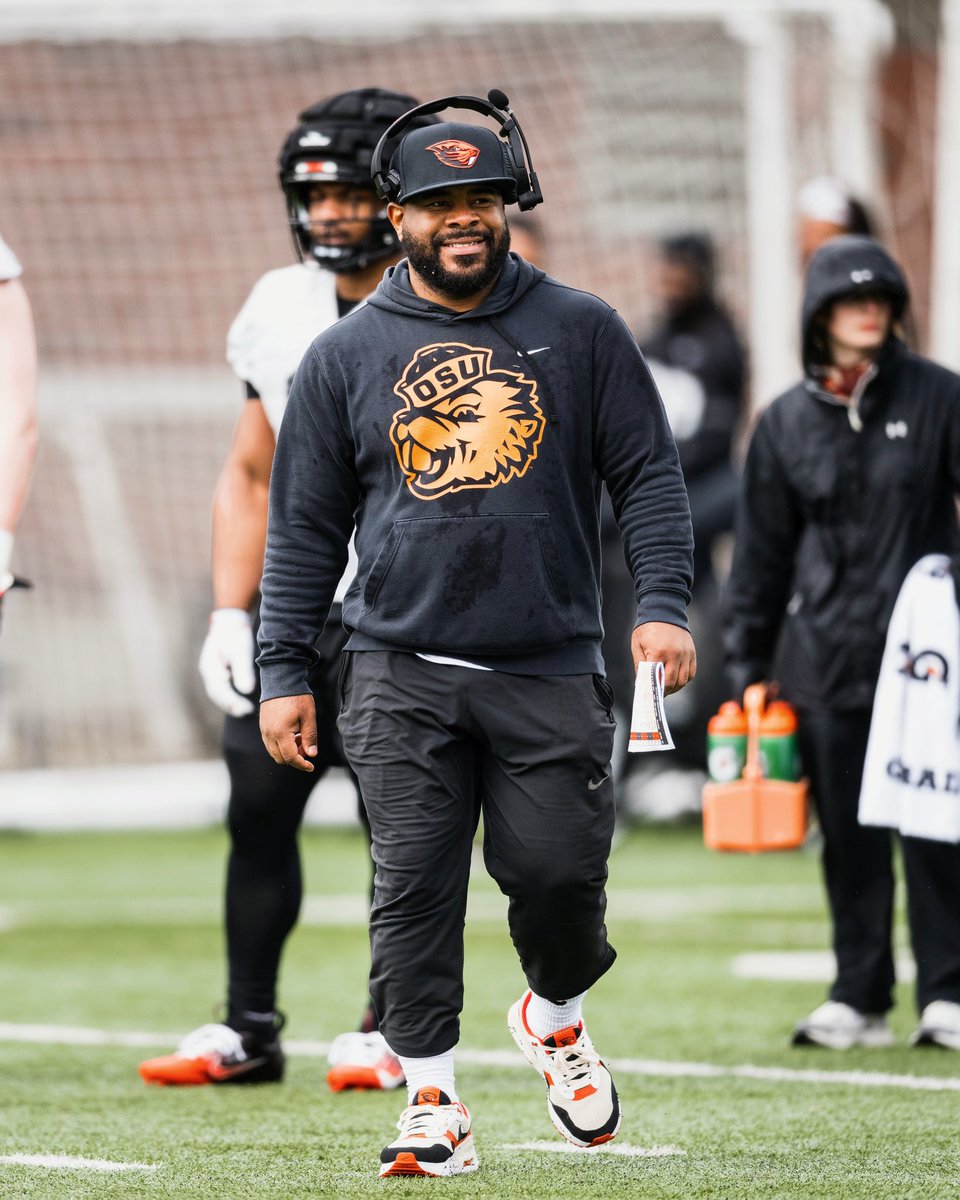 BeaverFootball's tweet image. happy birthday, coach Pickering! 🎂