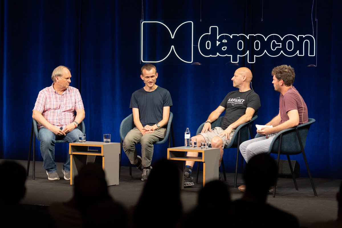 dappconberlin's tweet image. Every photo clicked at the conference...
📸 annefreitag.pixieset.com/dappcon25/
Spot yourself at DappCon, post the photos and tag us!