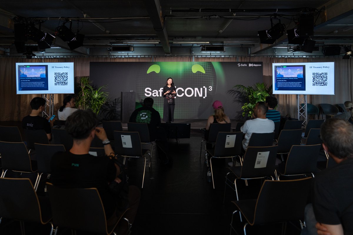 dappconberlin's tweet image. Every photo clicked at the conference...
📸 annefreitag.pixieset.com/dappcon25/
Spot yourself at DappCon, post the photos and tag us!