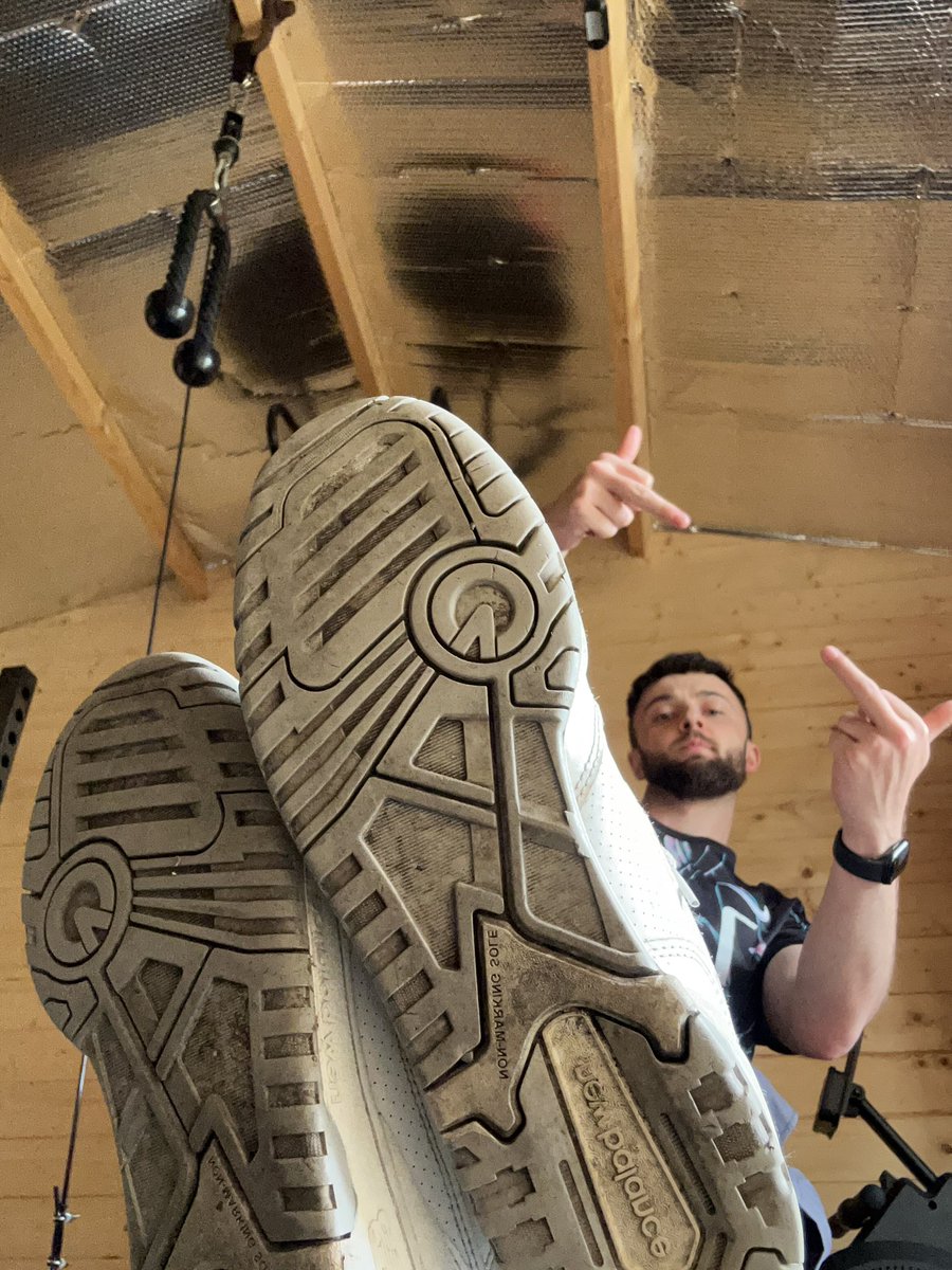 who’s cleaning these shoes then? 

#findom #cashmaster #findomalpha #findommaster #feet #footfetish #moneyslave #paypig #master