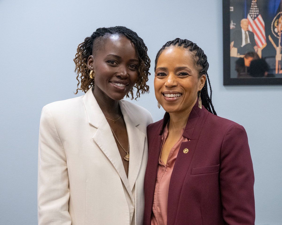 Sen_Alsobrooks's tweet image. I'm working with Lupita Nyong'o and my colleagues to pass the U-FIGHT Act and invest in fibroid research.
80% of women suffer from fibroids, and Black women are disproportionately impacted.
But only 8% of research dollars goes to women's health care. That needs to change.