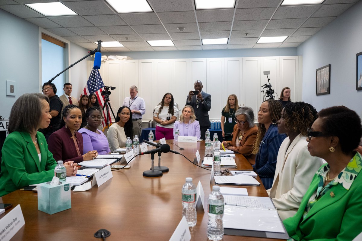 Sen_Alsobrooks's tweet image. I'm working with Lupita Nyong'o and my colleagues to pass the U-FIGHT Act and invest in fibroid research.
80% of women suffer from fibroids, and Black women are disproportionately impacted.
But only 8% of research dollars goes to women's health care. That needs to change.