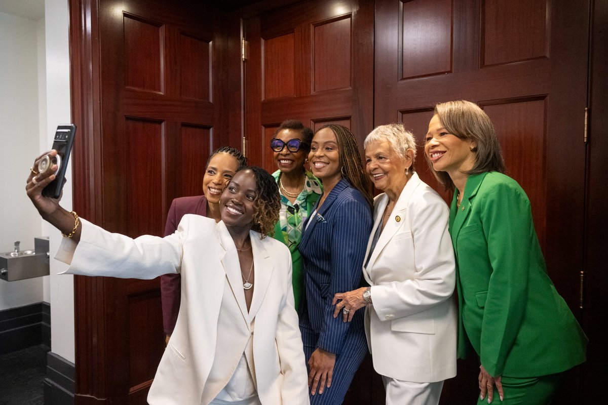 Sen_Alsobrooks's tweet image. I'm working with Lupita Nyong'o and my colleagues to pass the U-FIGHT Act and invest in fibroid research.
80% of women suffer from fibroids, and Black women are disproportionately impacted.
But only 8% of research dollars goes to women's health care. That needs to change.