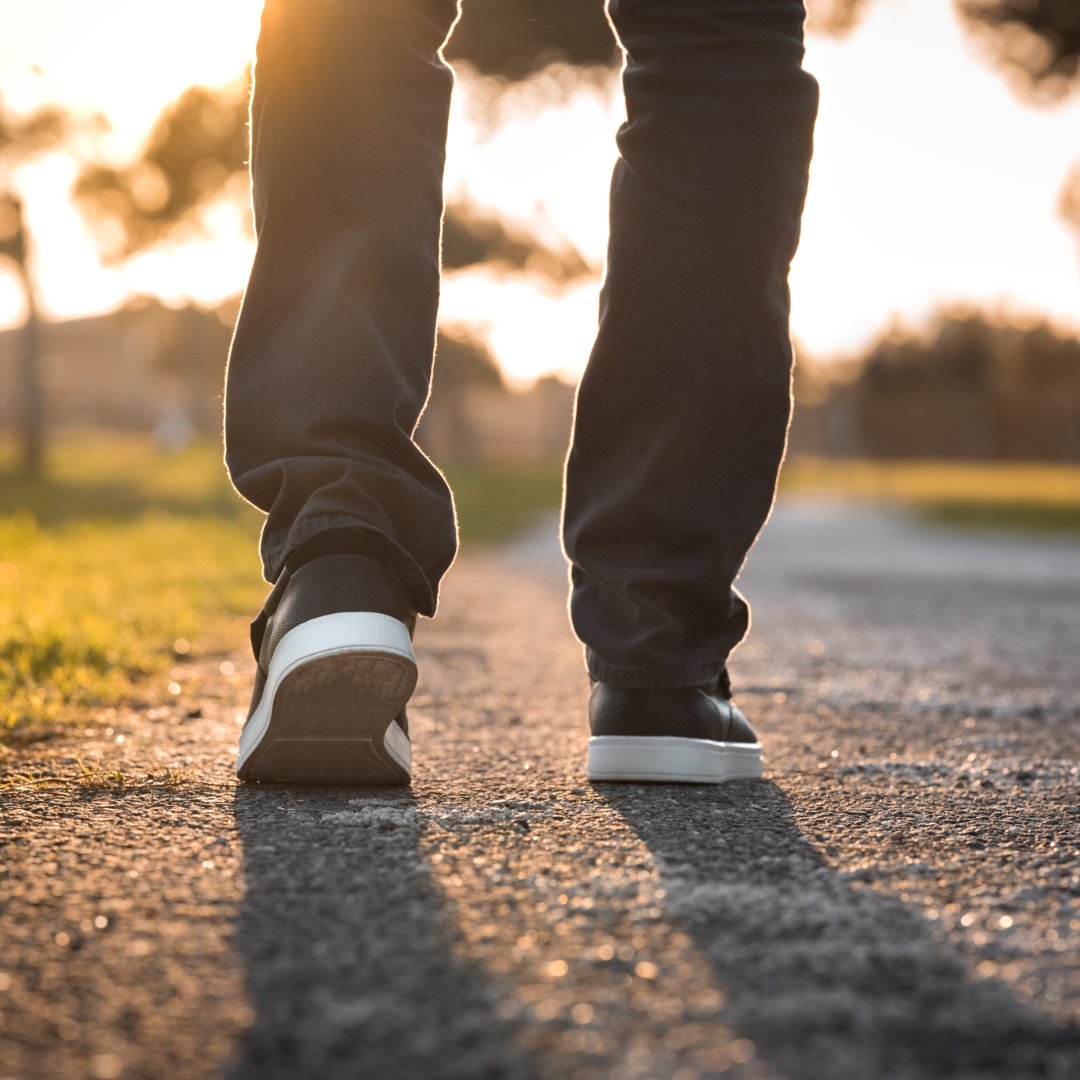 UQHealth's tweet image. #UQ researchers are looking for male volunteers for a study aiming to understand if shoes influence movement and pain. 

Find out more: brnw.ch/21wUaLb 

#UQResearch #Volunteer