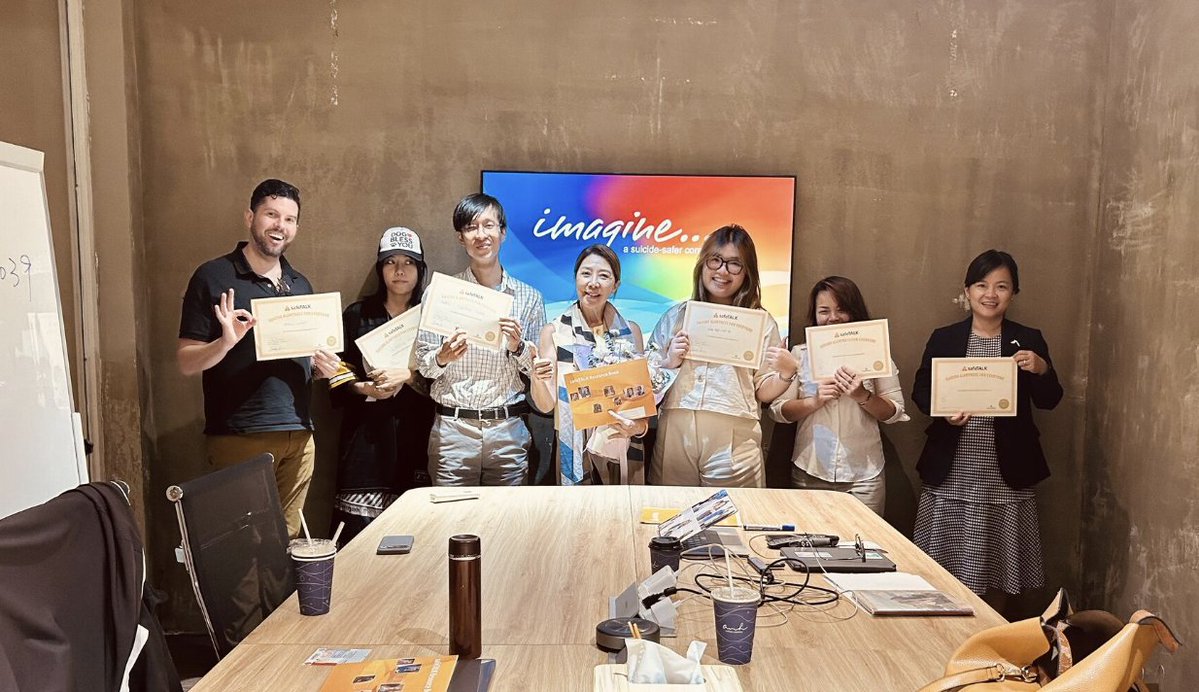 LivingWorksAus's tweet image. 🌏 From personal healing to global impact, Sandy Sinn is bringing #SuicidePrevention to Hong Kong & Vietnam with LivingWorks ASIST & LivingWorks safeTALK.
She’s proof that one Trainer can spark change.
Read her story & get involved 🔗ow.ly/Wjpe50Wq36V