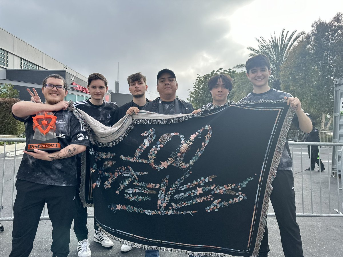 K3vin_L1N's tweet image. Working on a documentary project about the origins of the @VCTAmericasComm group in VCT.

Gonna include: 
- @KRUesports LCQ run 
- Origins of each founding member 
- The impact of the fandom and long term impacts in NA and LATAM
- The Now

It’s time I tell this beautiful story