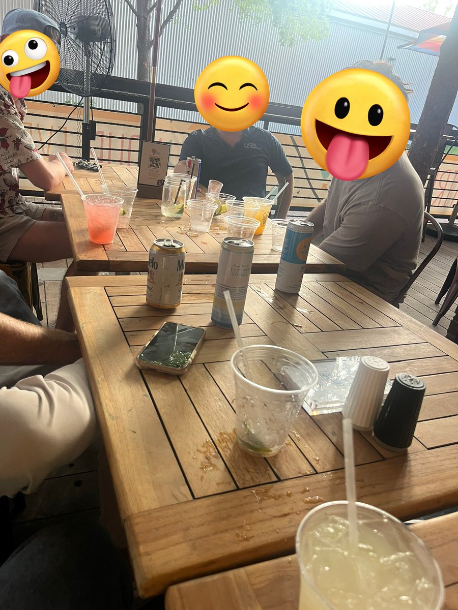 masterofqueefs's tweet image. Blacking out before my corporate 9-5😻