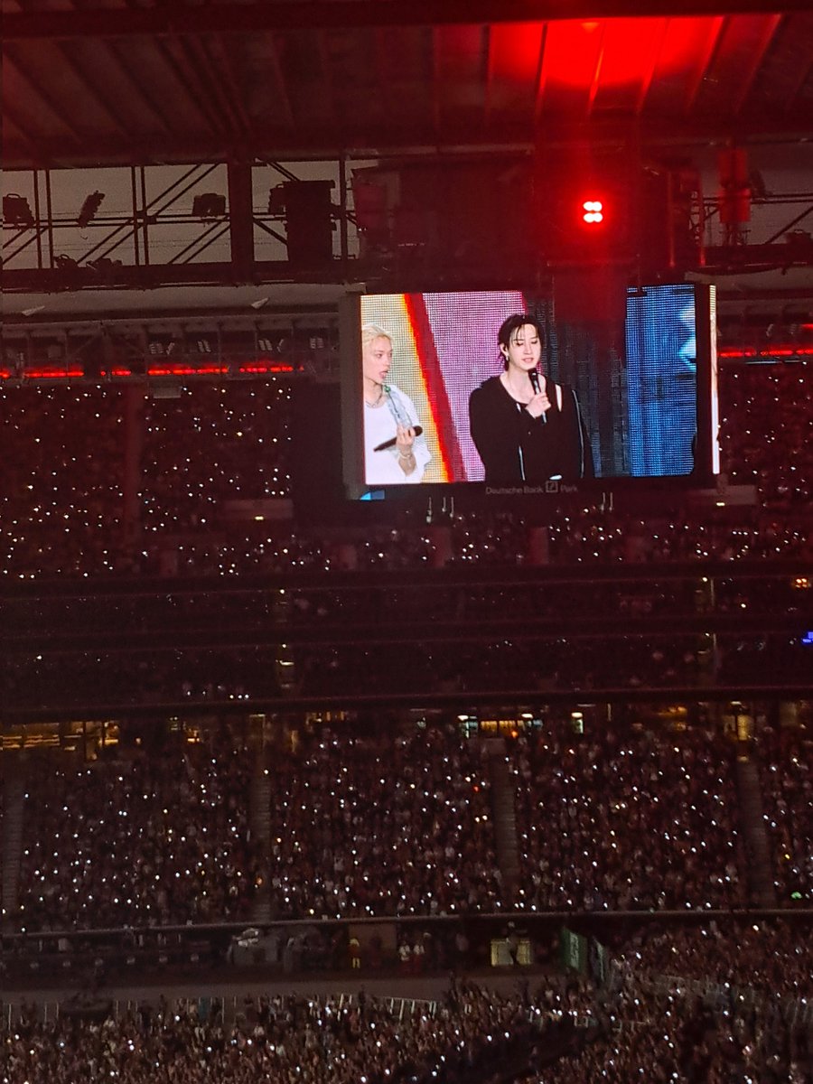 mellie SAW STRAY KIDS tweet media