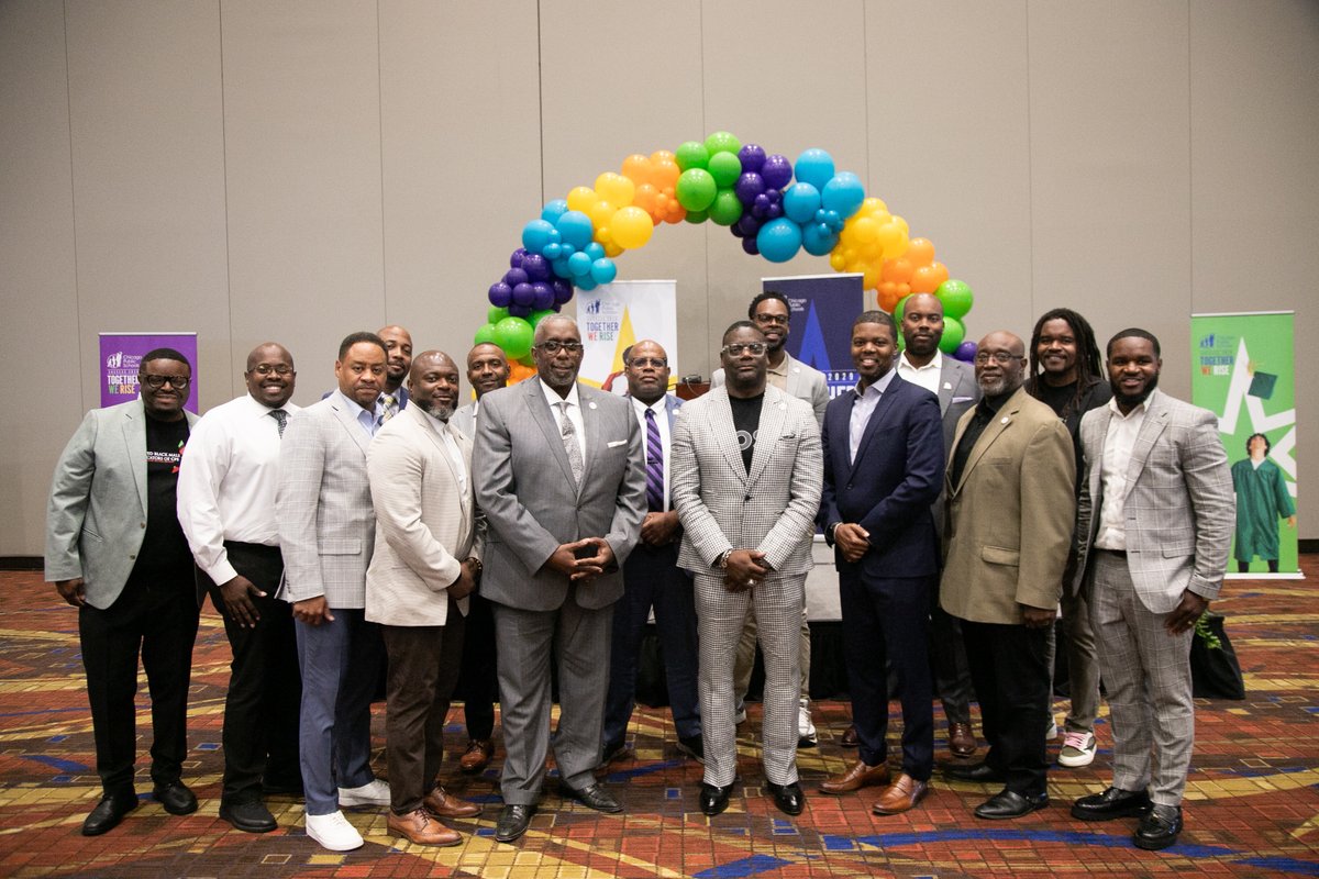 TandL_CPS's tweet image. Yesterday, we celebrated Day 1 of the CPS Summer Leadership Institute ✅
🎉 Celebrated SY25 wins
🔗 CIWP–CIDT connections
📚 Focused on Effective Instruction
💡 Learned from school leaders driving change
Our leaders showed up with purpose. We rise together! @ChiPubSchools #CPS