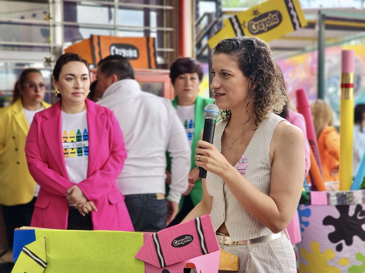 MarycarmenMandC's tweet image. ¡Felicidades a la generación 2022-2025 del CAI "María García Vallejo Septién"! Me alegra ser su madrina y compartir este momento tan especial con las niñas y niños. Les deseo mucho éxito en su nueva etapa. 🚀🪐📖✏️🌟 @SEPHidalgo