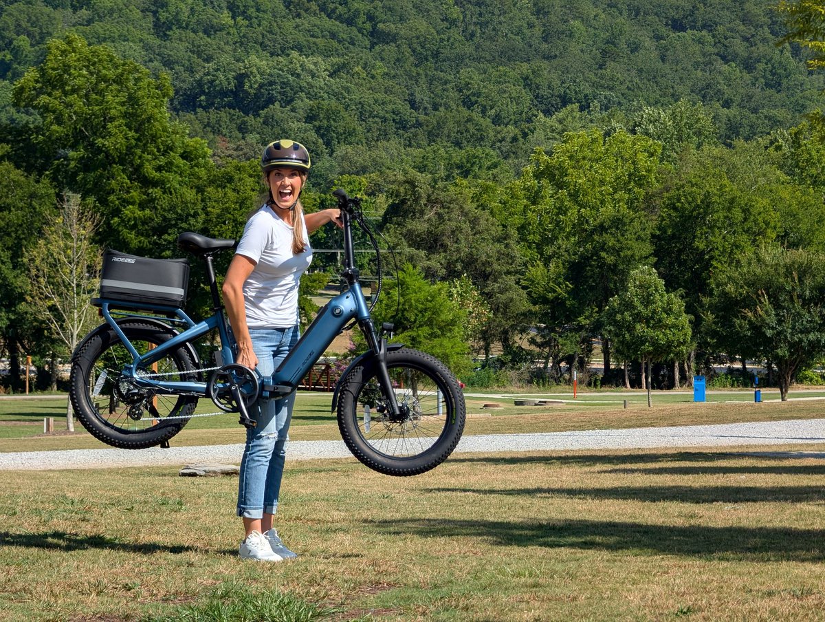 MissGoElectric's tweet image. It's 104° out here but that is not stopping us from filming more eBike reviews 😏
This beauty is a folder from @Ride1Up and so far I'm impressed especially for the price! Ride1up.missgoelectric.com
Stay tuned for the full review coming real soon on our Ride Reviews channel ⚡…