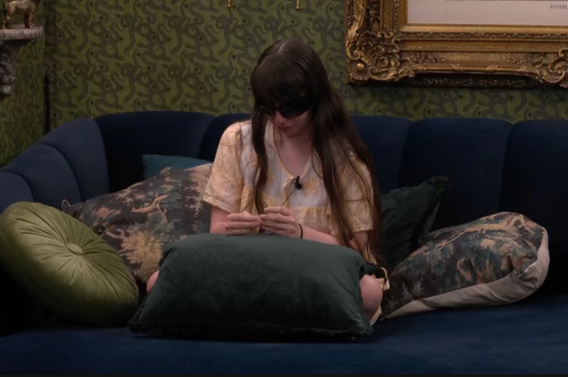 Ava having a solo cry session, someone needs to hug her #bb27