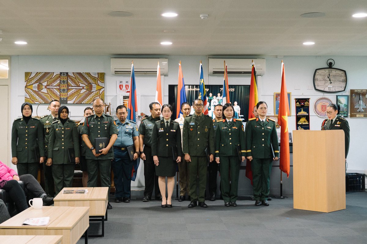 ADFTrngC's tweet image. 👏 to the 🇰🇭 🇮🇩 🇱🇦 🇲🇾 🇹🇱 🇹🇭 and 🇻🇳 graduates from our recent Teaching Pronunciation Course. This course develops skills to support effective communication and regional cooperation through language and cultural understanding | #ADFDITC #ForTheFutureWeLearn #StrongerTogether