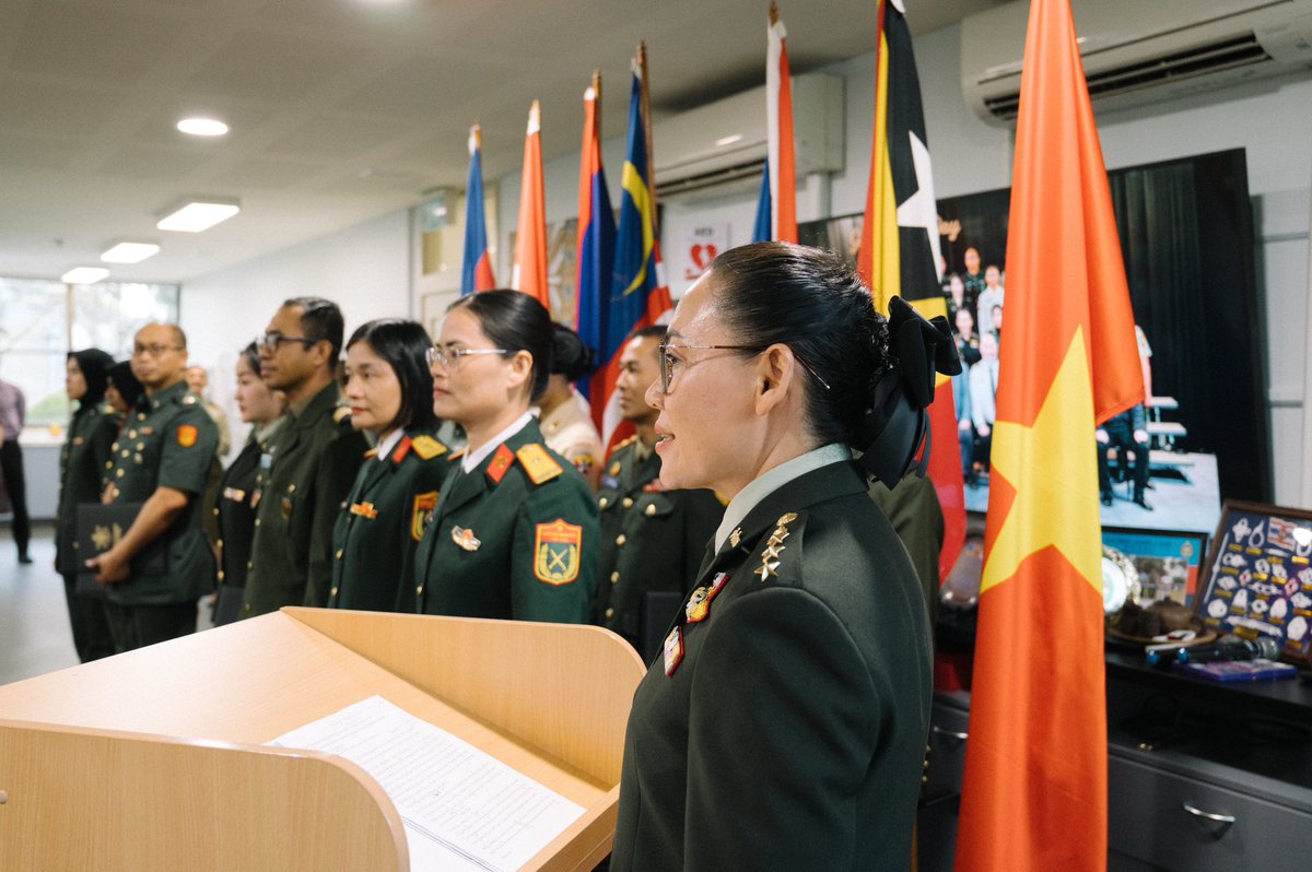 ADFTrngC's tweet image. 👏 to the 🇰🇭 🇮🇩 🇱🇦 🇲🇾 🇹🇱 🇹🇭 and 🇻🇳 graduates from our recent Teaching Pronunciation Course. This course develops skills to support effective communication and regional cooperation through language and cultural understanding | #ADFDITC #ForTheFutureWeLearn #StrongerTogether