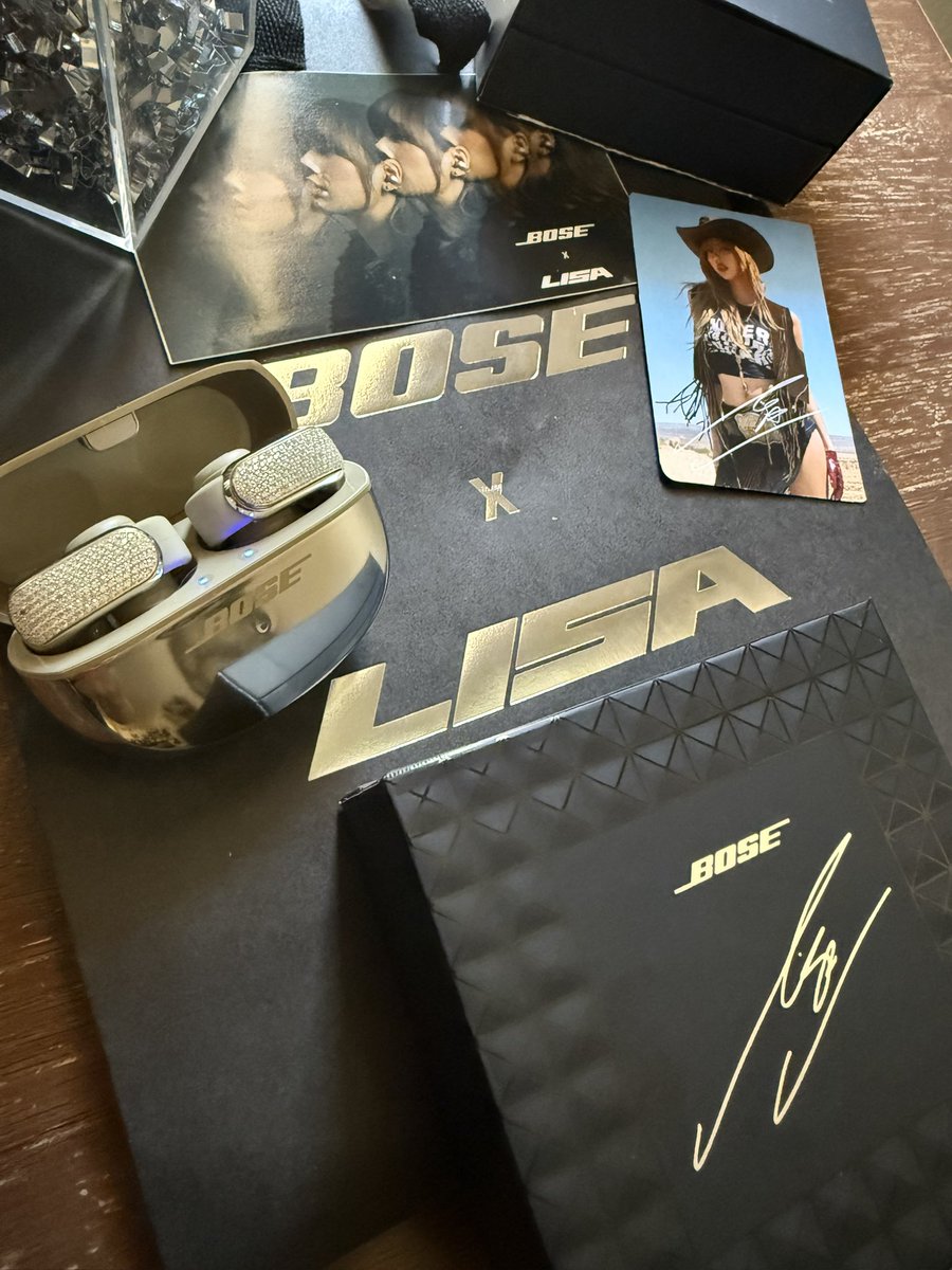 Rudio_1's tweet image. I want to again thank LISA X @bose for this beautiful and technologically amazing pair of Bose Ultra Open Diamond Earbuds 💎 🤩 ⭐️ LISA personally handed them to me during this experience and they will hold a special place for me personally. 🙏🏽 🫶🏽 #LISA #LISAxBOSE