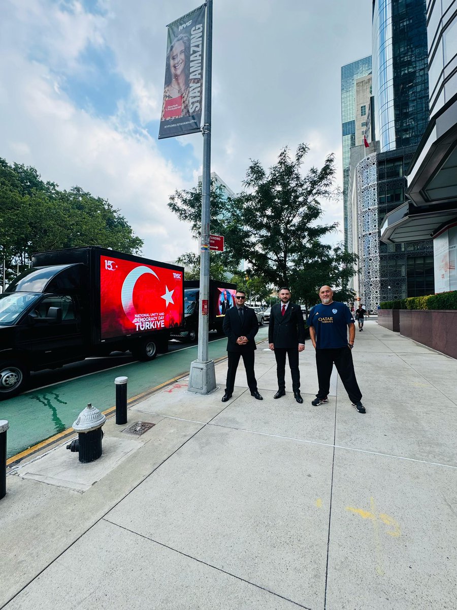 ourtasc's tweet photo. 🇹🇷 TASC Türki Cumhuriyetler Direktörümüz Muhammed Sami Görgülü, New York Başkonsolosluğumuz tarafından Türkevi’nde düzenlenen 15 Temmuz Demokrasi ve Milli Birlik Günü anma programına TASC'i temsilen katıldı.

15 Temmuz’da vatanımız için canını feda eden tüm şehitlerimizi rahmetle, kahraman gazilerimizi minnetle anıyoruz.

Bu anlamlı programa ev sahipliği yaptığı ve Türk-Amerikan toplumunu bir araya getirdiği için New York Başkonsolosumuz, Büyükelçi Sayın Ahmet Muhittin Yazal’a teşekkür ederiz.

Birlik ve beraberliğimiz daim olsun. 🇹🇷

#TASC #15Temmuz #Demokrasi #MilliBirlik #Türkevi #NYC #BirlikBeraberlik
